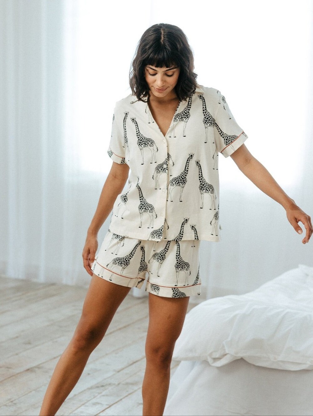 Chelsea Peers Organic Cotton Short Pajama Set sz Small Cream Giraffe Print NEW